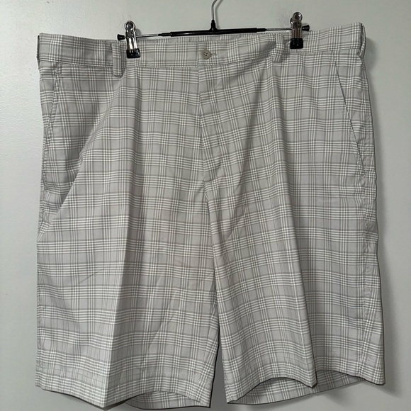 Nike Men's Light Gray Plaid Shorts Dri fit golf preppy - Picture 1 of 3